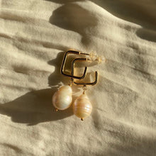 Load image into Gallery viewer, baroque peal earrings gold fill square hoops

